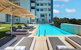 Menlyn Apartment With Ensuit Regency Hotel